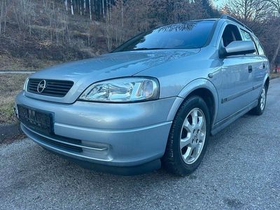 Usado Opel Astra Selection 84 HP (61 kW) 2001 Cinzento Sedan