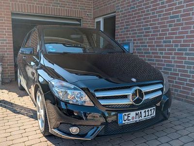 Gebraucht Mercedes B180 122 PS (89 kW) 2013 Schwarz Van / Kleinbus