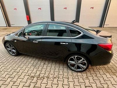 Gebraucht Opel Astra 110 PS (80 kW) 2013 Schwarz Limousine