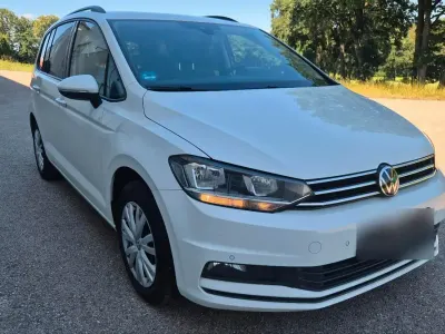 Gebraucht VW Touran 122 PS (89 kW) 2022 Weiß Van / Kleinbus