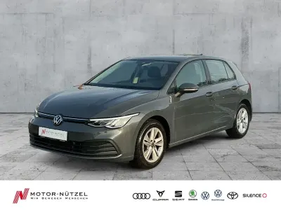 Gebraucht VW Golf VIII Life 150 PS (110 kW) 2022 Grau Limousine