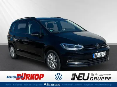 Gebraucht VW Touran Highline 150 PS (110 kW) 2025 Schwarz Van / Kleinbus