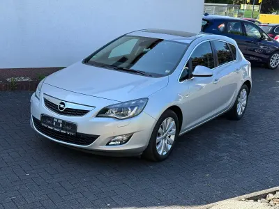 Gebraucht Opel Astra Cosmo 125 PS (91 kW) 2010 Silber Limousine