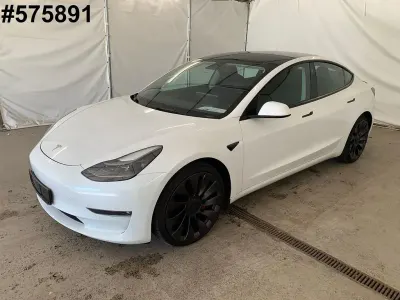 Używany Tesla Model 3 Performance 377 kW (513 KM) 2022 Biały Sedan/Limuzyna
