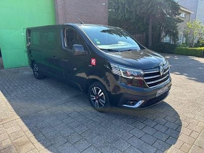 Second-hand Renault Trafic 150 CP (110 kW) 2023 Negru Monovolum