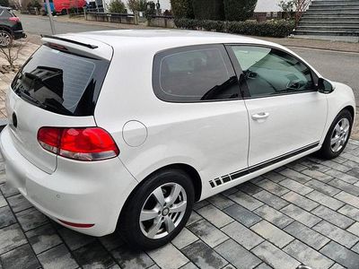 Gebraucht VW Golf VI 122 PS (89 kW) 2009 Weiß Kleinwagen
