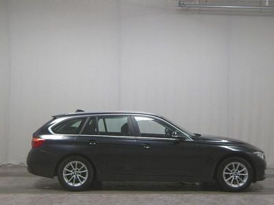 Gebraucht BMW 320 Advantage 190 PS (139 kW) 2019 Black sapphire metallic Kombi