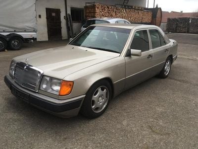 Gebraucht Mercedes E230 132 PS (97 kW) 1991 Silber Limousine