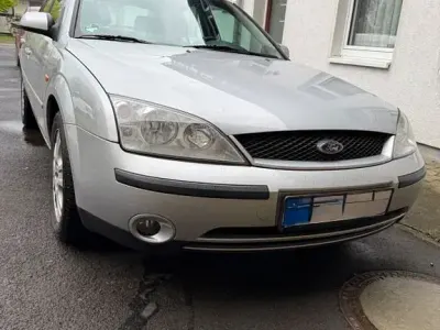 Gebraucht Ford Mondeo Ghia 125 PS (91 kW) 2002 Silber Limousine