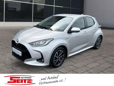 Gebraucht Toyota Yaris Hybrid Club 116 PS (85 kW) 2020 Ultra silver Kleinwagen