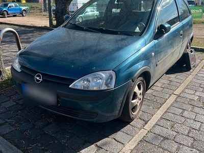 Second-hand Opel Corsa 75 CP (55 kW) 2001 Verde Hatchback