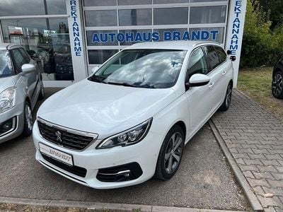 Weiß Gebraucht 2017 Peugeot 308 Allure Kombi | 12.590 € (Teuer)