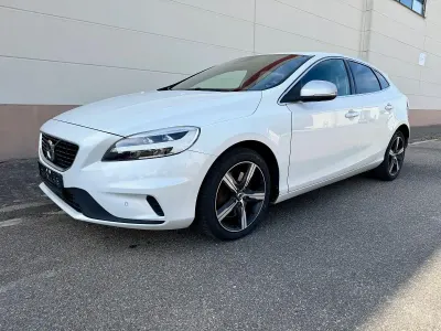 Usata Volvo V40 R-Design 120 CV (88 kW) 2019 Bianco Berlina