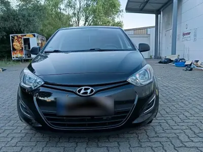 Gebraucht Hyundai i20 75 PS (55 kW) 2013 Schwarz Kleinwagen
