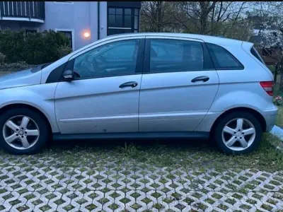 Gebraucht Mercedes 200 108 PS (79 kW) 2010 Silber Limousine