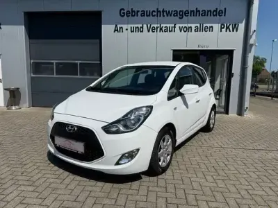 Gebraucht Hyundai ix20 Classic 90 PS (66 kW) 2015 Weiß Kleinwagen