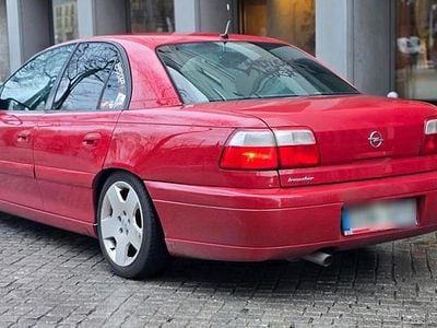 Rot Gebraucht 2009 Opel Omega Limousine | 1.750 € (Etwas zu teuer)