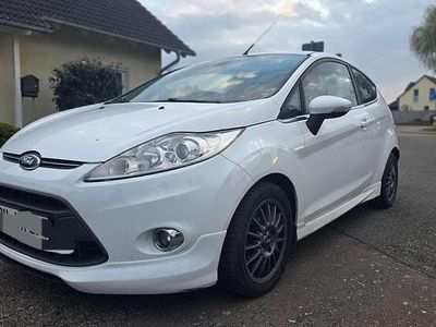 Usata Ford Fiesta Titanium 95 CV (69 kW) 2012 Bianco Berlina