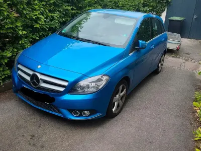 Gebraucht Mercedes B180 122 PS (89 kW) 2014 Blau Van / Kleinbus
