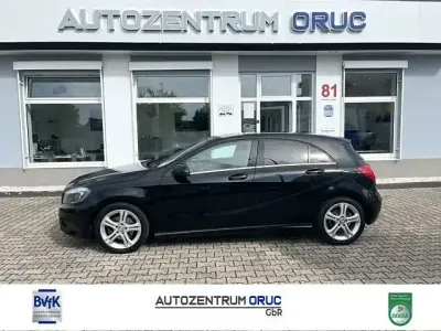 Używany Mercedes A180 Urban 122 KM (89 kW) 2013 Czarny Sedan/Limuzyna