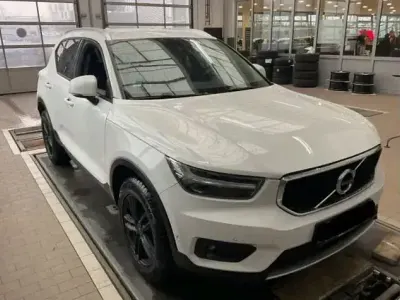 Gebraucht Volvo XC40 Momentum 150 PS (110 kW) 2018 Weiß SUV