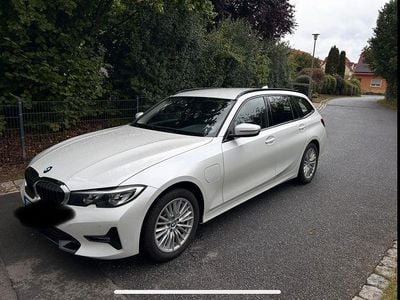 BMW 330e