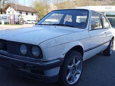 Gebraucht BMW 318 102 PS (75 kW) 1986 Weiß Limousine