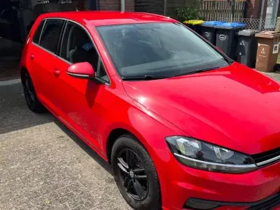 Gebraucht VW Golf VII Trendline 116 PS (85 kW) 2018 Rot Limousine