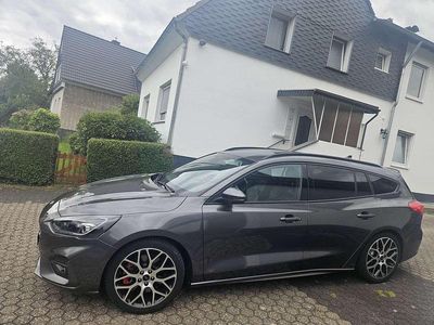Grau Gebraucht 2020 Ford Focus S Kombi | 21.000 € (Guter Preis)