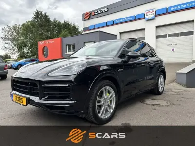 Gebraucht Porsche Cayenne E-Hybrid 476 PS (350 kW) 2022 Schwarz SUV