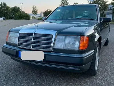 Używany Mercedes E300 179 KM (131 kW) 1990 Czarny Sedan/Limuzyna