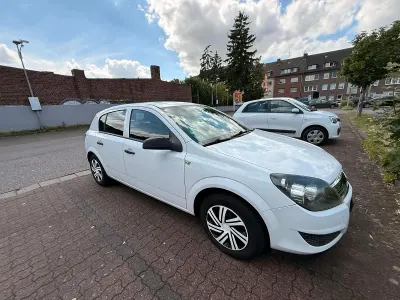 Gebraucht Opel Astra 90 PS (66 kW) 2010 Weiß Limousine