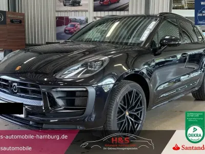 Gebraucht Porsche Macan 441 PS (324 kW) 2023 Tiefschwarz SUV