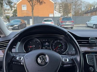 Gebraucht VW Passat 125 PS (91 kW) 2016 Blau Kombi