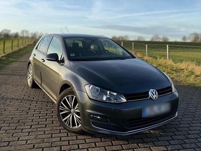 Grau Gebraucht 2016 VW Golf VII Allstar Kleinwagen | 11.900 € (Fairer Preis)
