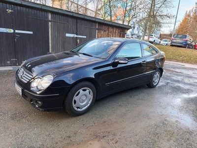 Gebraucht Mercedes C160 122 PS (89 kW) 2006 Schwarz Coupé