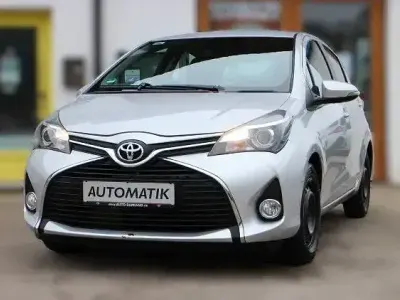 Gebraucht Toyota Yaris Comfort 99 PS (72 kW) 2015 Silber Kleinwagen