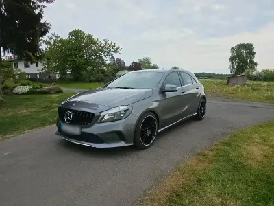 Gebraucht Mercedes A180 Urban 122 PS (89 kW) 2016 Grau Kleinwagen