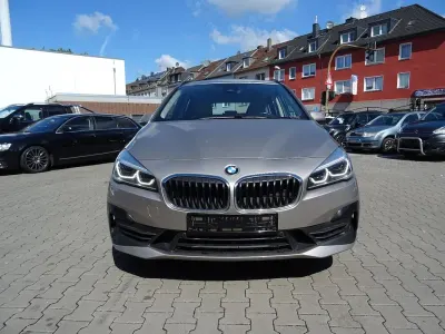 Gebraucht BMW 220 Gran Tourer Advantage 190 PS (139 kW) 2022 Silber Van / Kleinbus