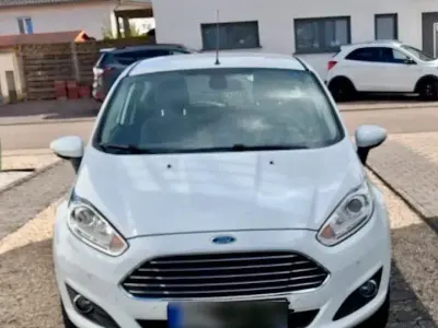 Gebraucht Ford Fiesta Cool & Connect 80 PS (58 kW) 2014 Weiß Kleinwagen