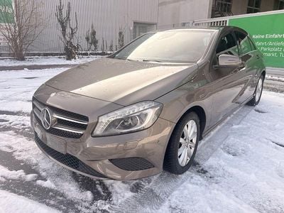 Gebraucht Mercedes A180 109 PS (80 kW) 2014 Grau Kleinwagen