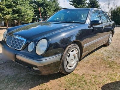 Gebraucht Mercedes E220 143 PS (105 kW) 2001 Limousine