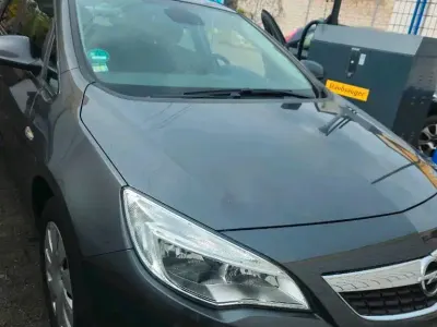Gebraucht Opel Astra 102 PS (75 kW) 2010 Grau Limousine