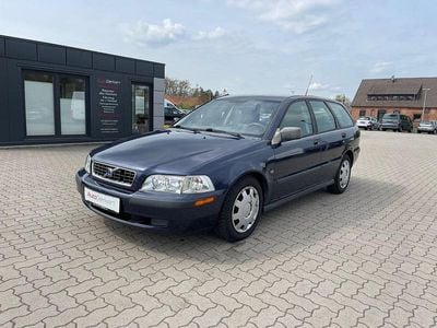 Second-hand Volvo V40 Comfort 102 CP (75 kW) 2004 Albastru Break