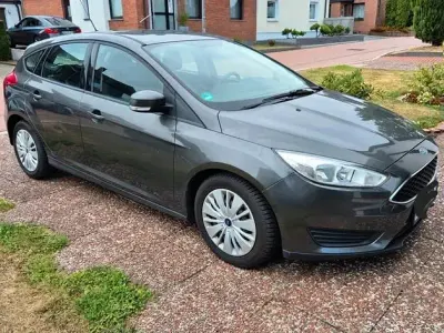 Gebraucht Ford Focus 101 PS (74 kW) 2017 Schwarz Limousine