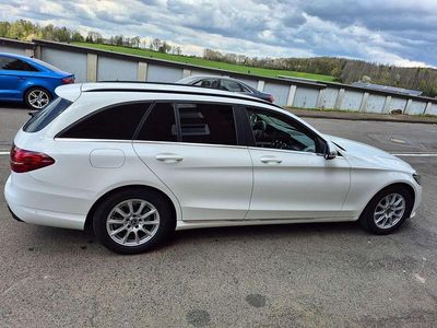 Gebraucht Mercedes C220 Exclusive 194 PS (142 kW) 2019 Weiß Kombi