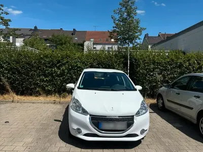 Gebraucht Peugeot 208 82 PS (60 kW) 2012 Weiß Kleinwagen