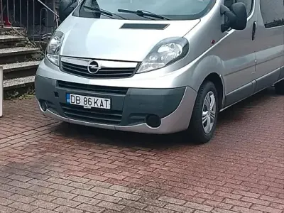 Używany Opel Vivaro 116 KM (85 kW) 2006 Szary Minivan
