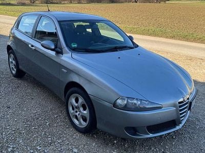 Gebraucht Alfa Romeo 147 Progression 120 PS (88 kW) 2005 Silber Kleinwagen
