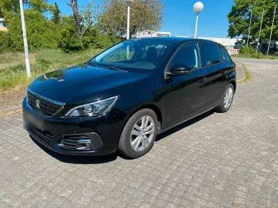 Gebraucht Peugeot 308 131 PS (96 kW) 2017 Schwarz Limousine